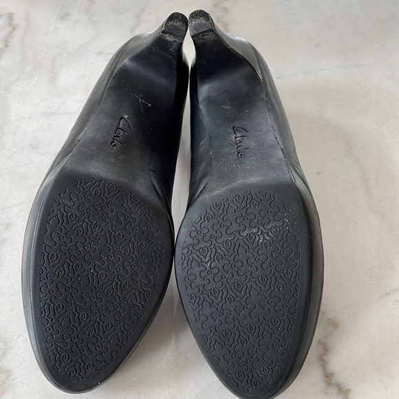 Clarks black leather platform pumps - Picture 10 of 13